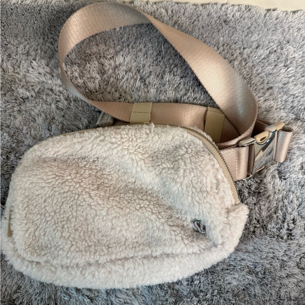 Lululemon Sherpa Belt Bag with Metal Hardware